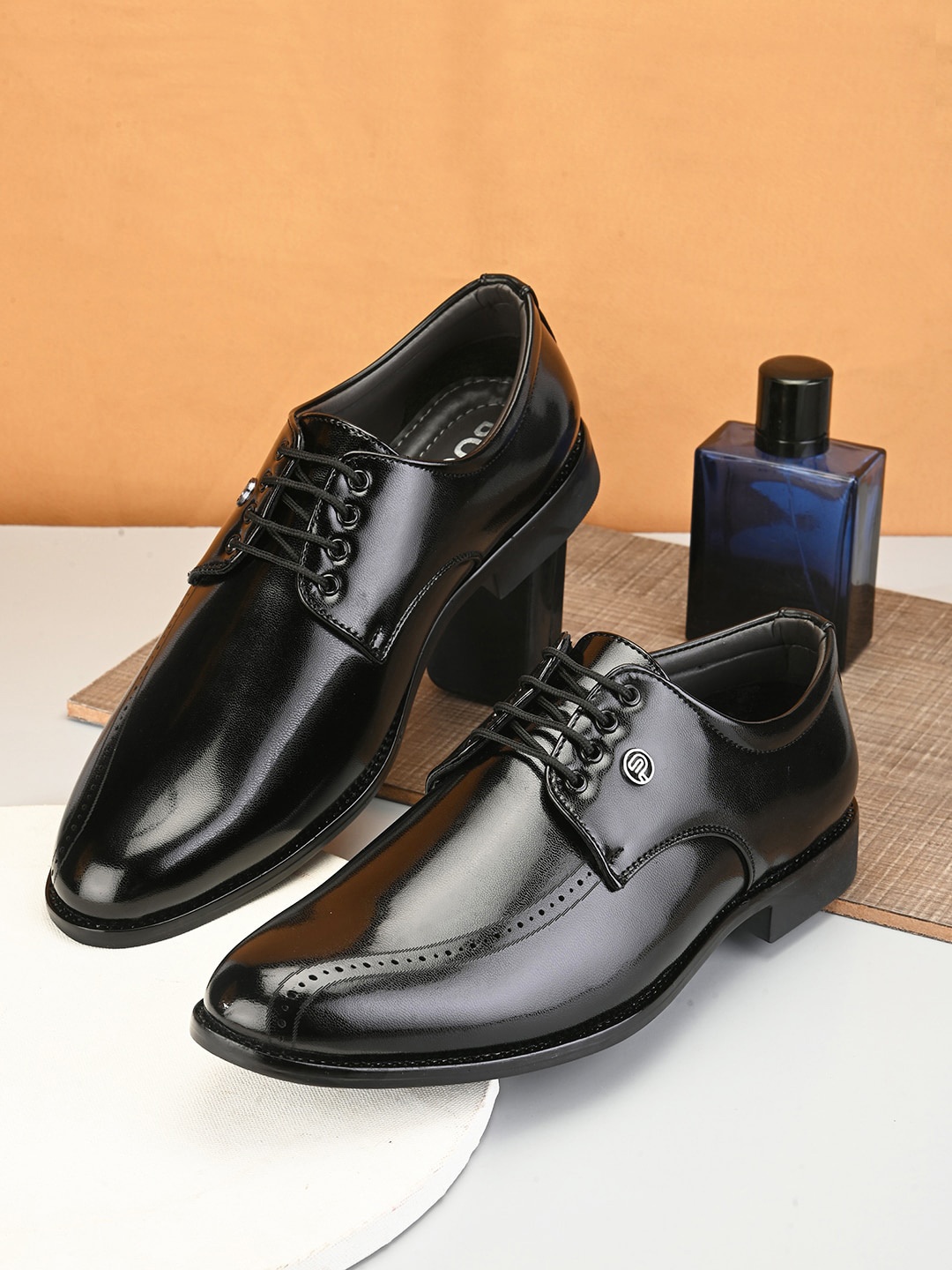 

BOOTCO Men Perforated Leather Formal Derbys, Black