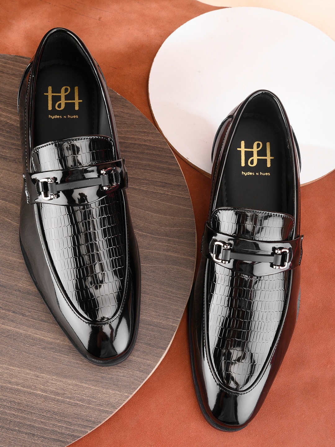

Hydes N Hues Men Textured Leather Formal Loafers, Black