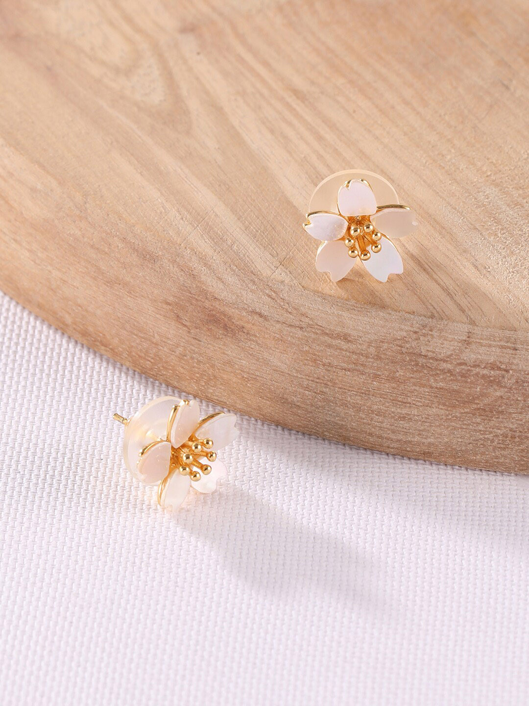

XPNSV Gold-Plated Floral Studs Earrings