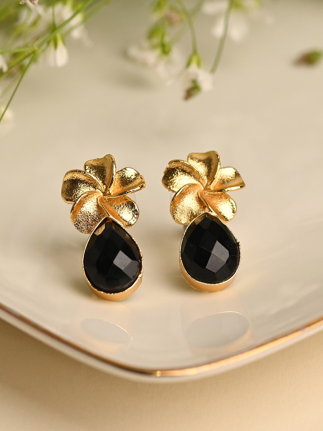 

XPNSV Gold-Plated Contemporary Studs Earrings