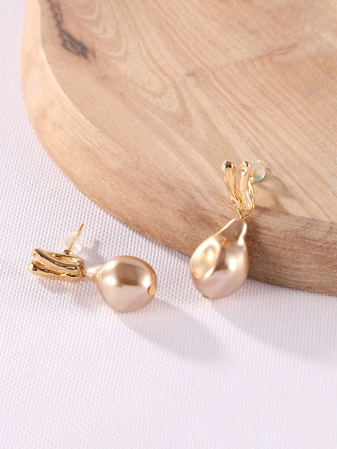 

XPNSV Gold-Plated Contemporary Drop Earrings