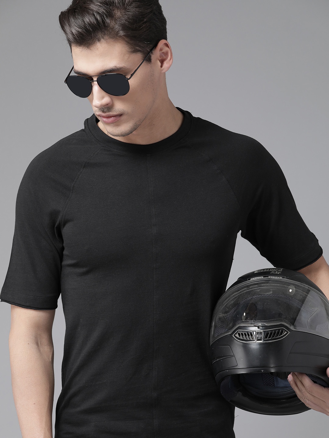 

Roadster Men Black Raw Edge Pure Cotton T-shirt