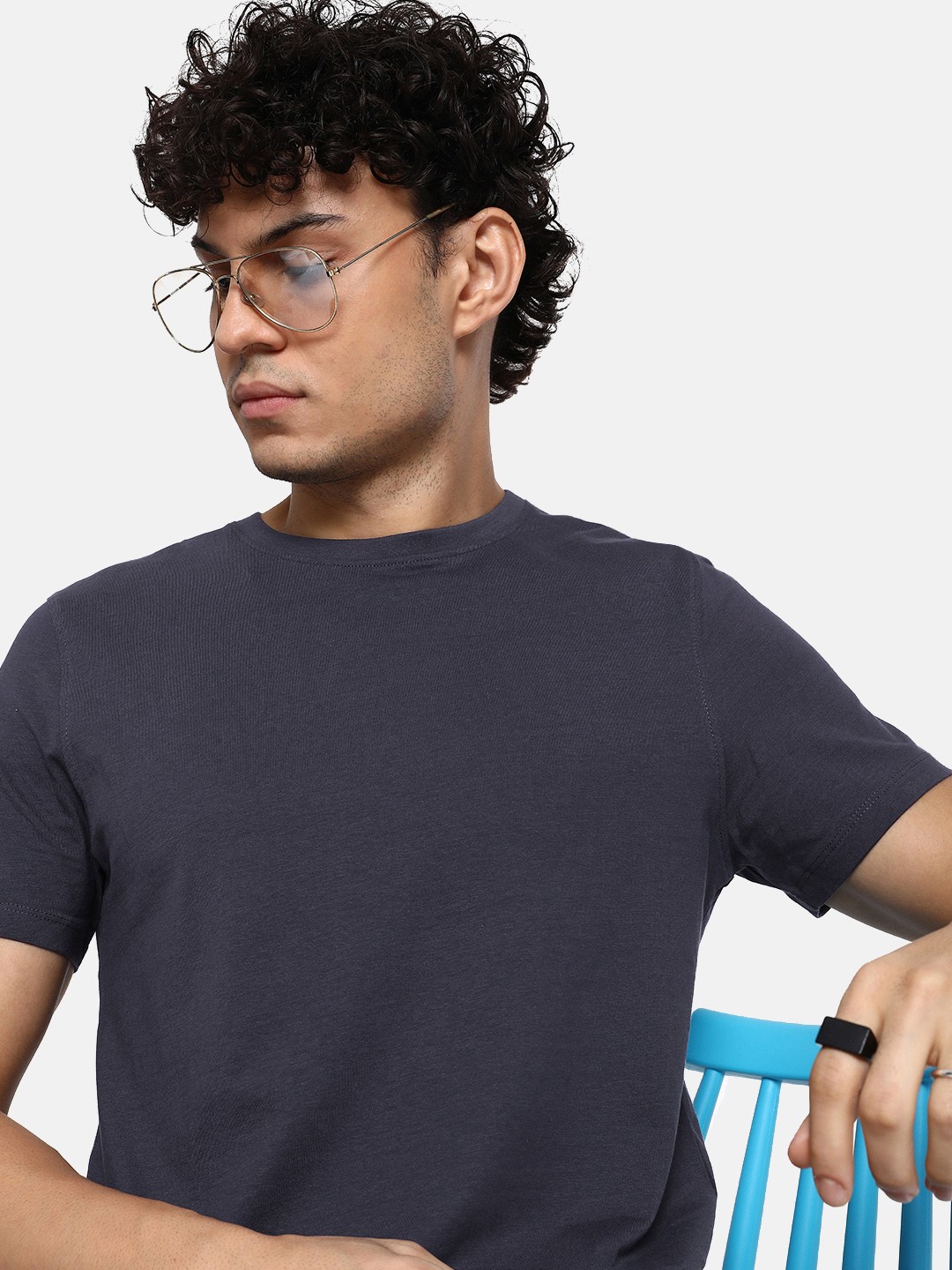 

Roadster Men Navy Blue Solid Round Neck Pure Cotton T-shirt