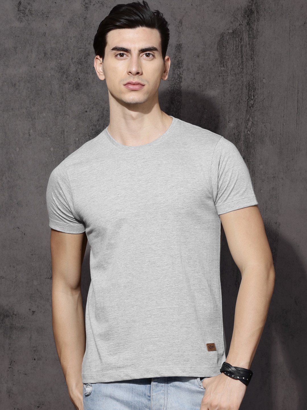 

Roadster Men Grey Melange Solid Round Neck T-shirt