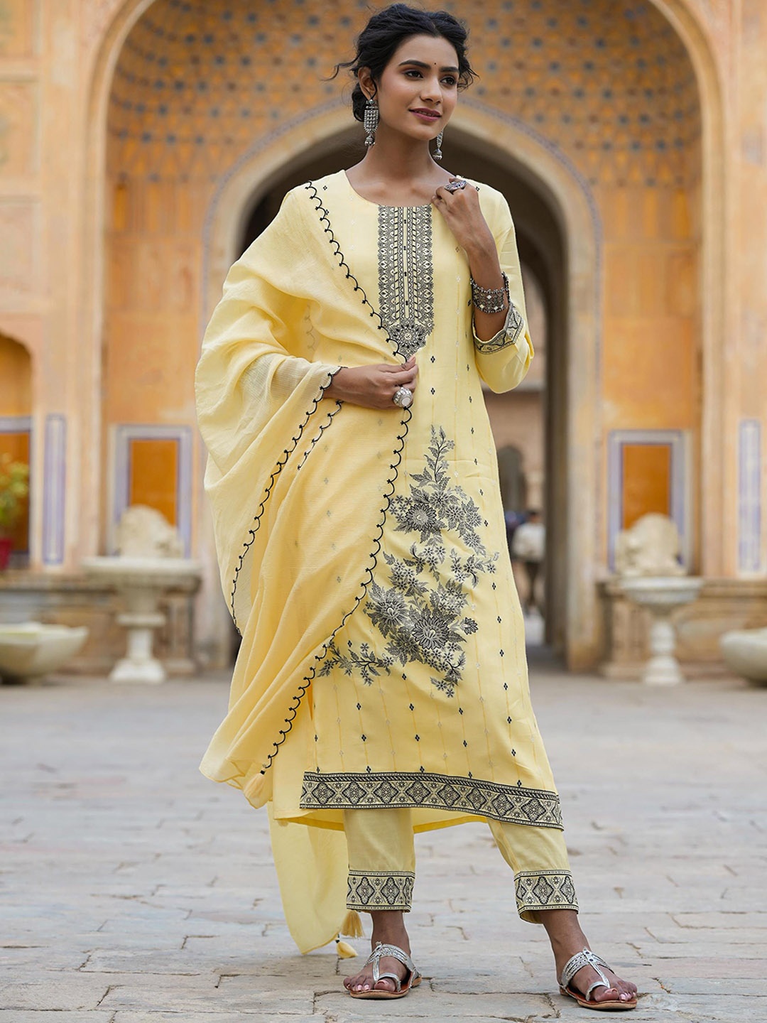 

SCAKHI Ethnic Motifs Printed Kurta With Trousers & Dupatta, Yellow