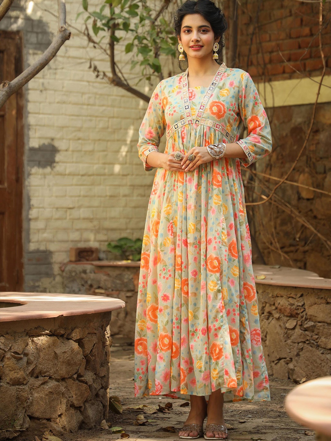 

SCAKHI Floral Printed V-Neck Panelled Ethnic Dress, Green