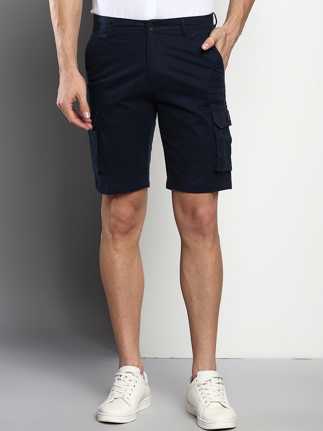 

Dennis Lingo Men Slim Fit Mid-Rise Cargo Shorts, Navy blue
