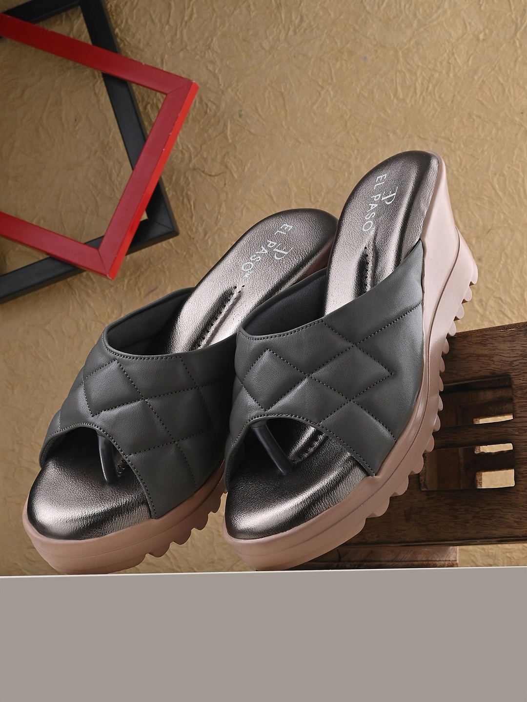 

DressBerry Grey Stitch Detail Wedge Heels