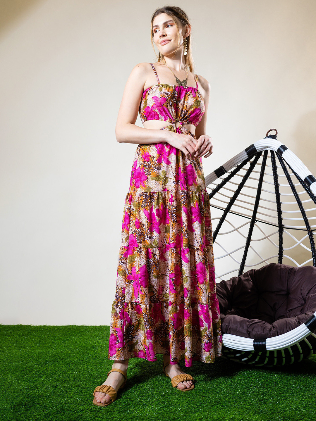 

Stylecast X Hersheinbox Pink Floral Print Maxi Dress