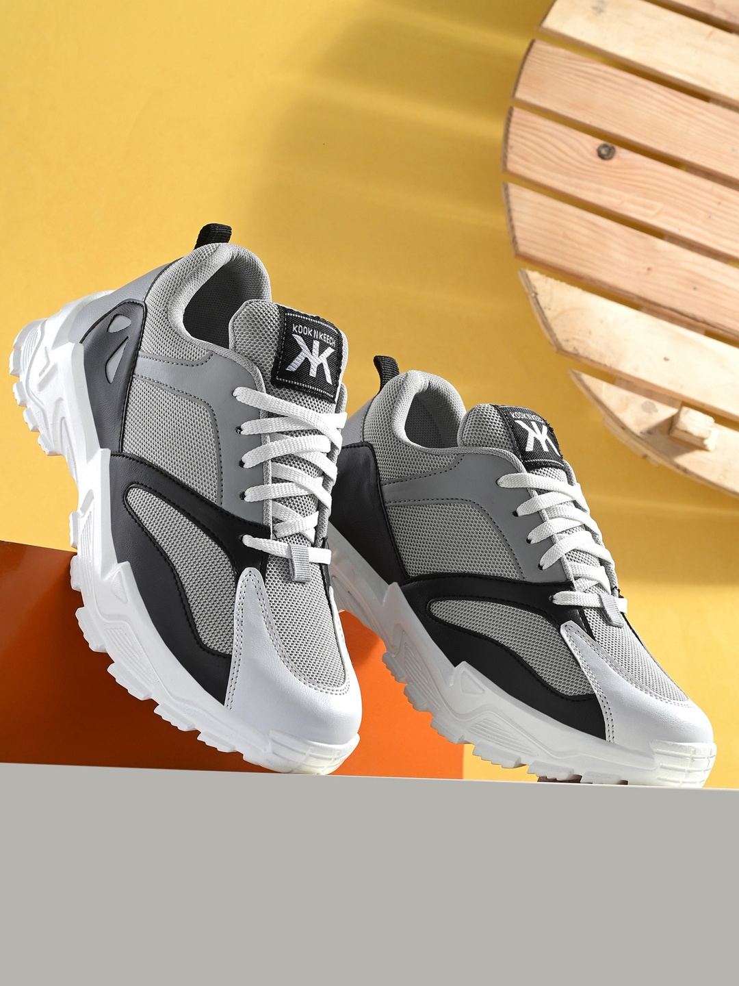 

Kook N Keech Men Grey And Black Colourblocked Lightweight Sneakers
