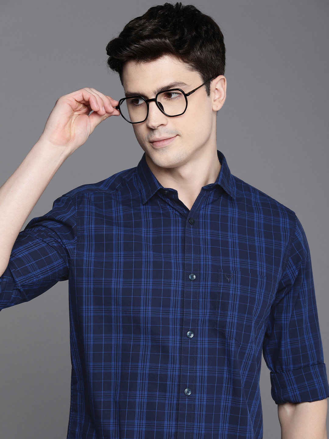 

Allen Solly Men Slim Fit Opaque Checked Casual Shirt, Navy blue
