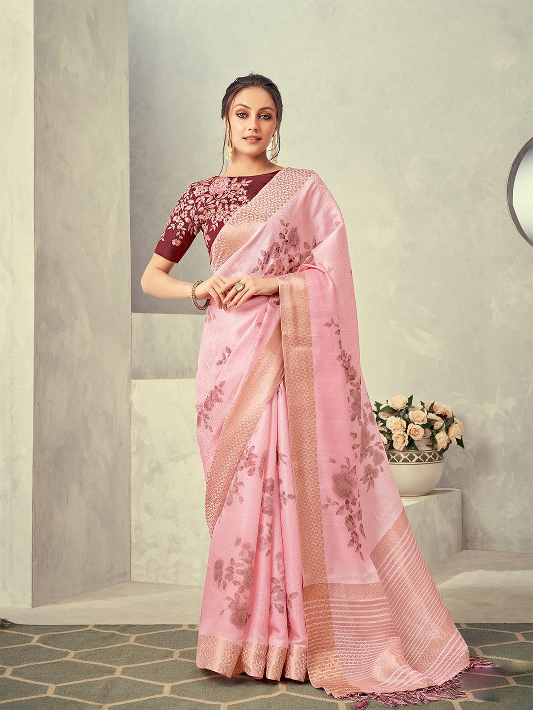 

ODETTE Floral Printed Zari Tissue Saree, Pink