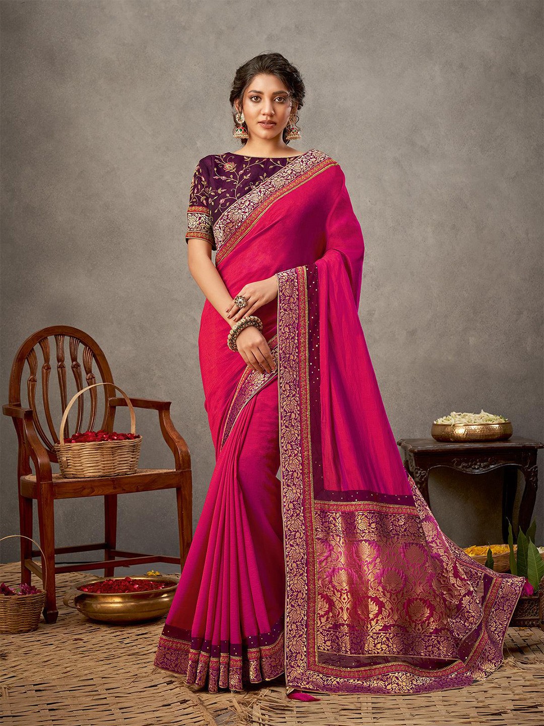 

ODETTE Woven design Zari Saree, Pink