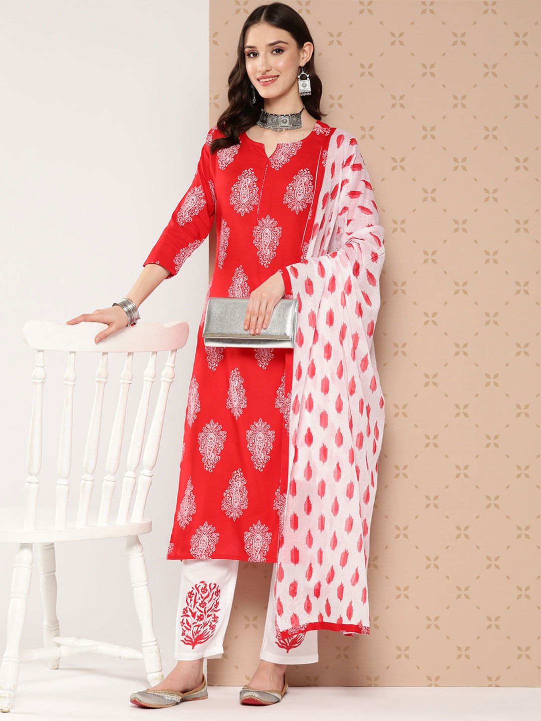 

Yufta Ethnic Motifs Printed Regular Kurta with Trousers & With Dupatta, Red