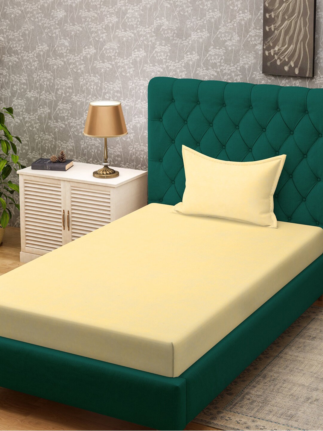 

KLOTTHE Yellow Printed 300TC Single Bedsheet With Pillow Cover