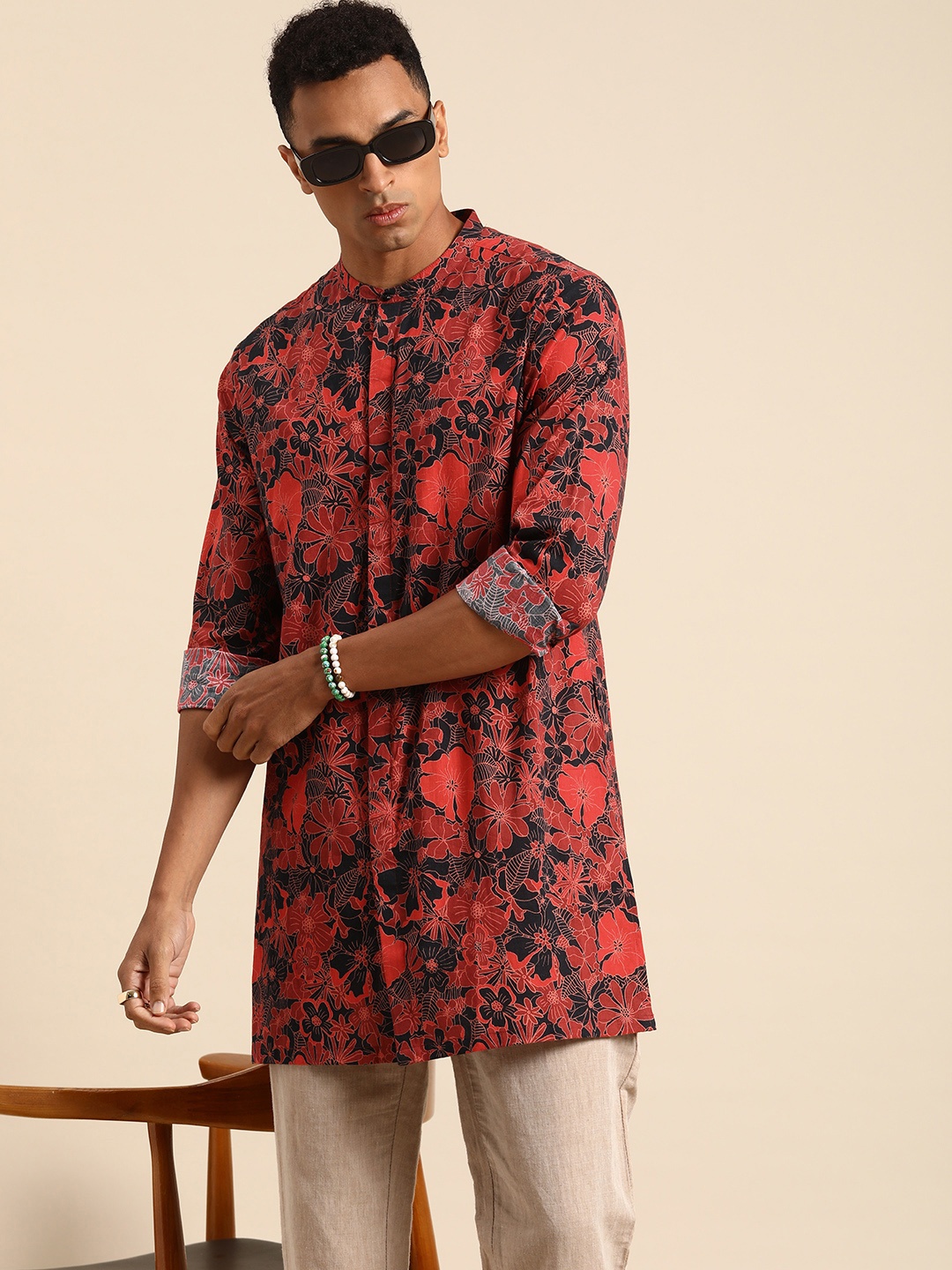 

Sangria Men Floral Printed Straight Kurta, Red