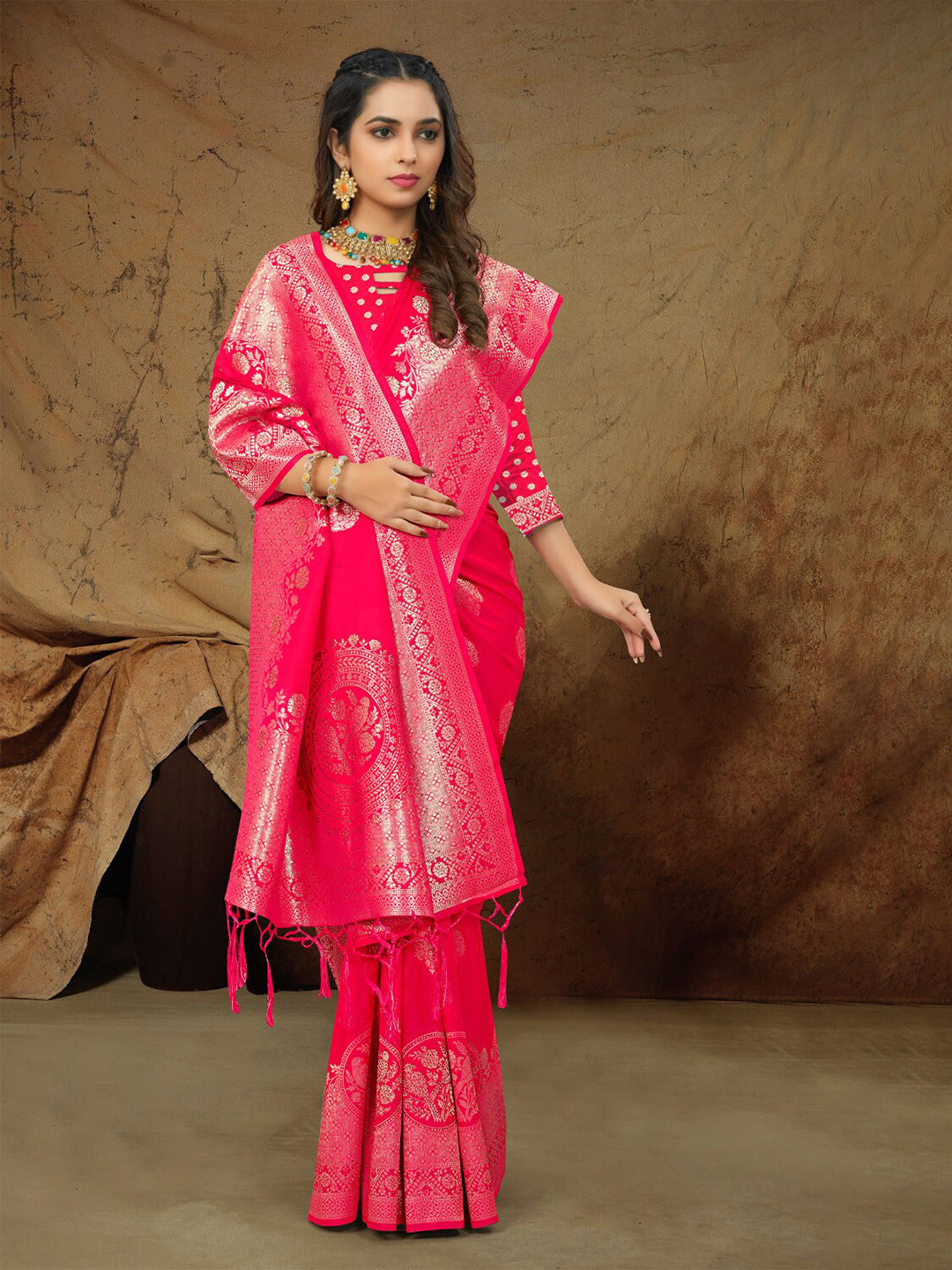 

Exclusiva Floral Woven Design Zari Banarasi Saree, Pink