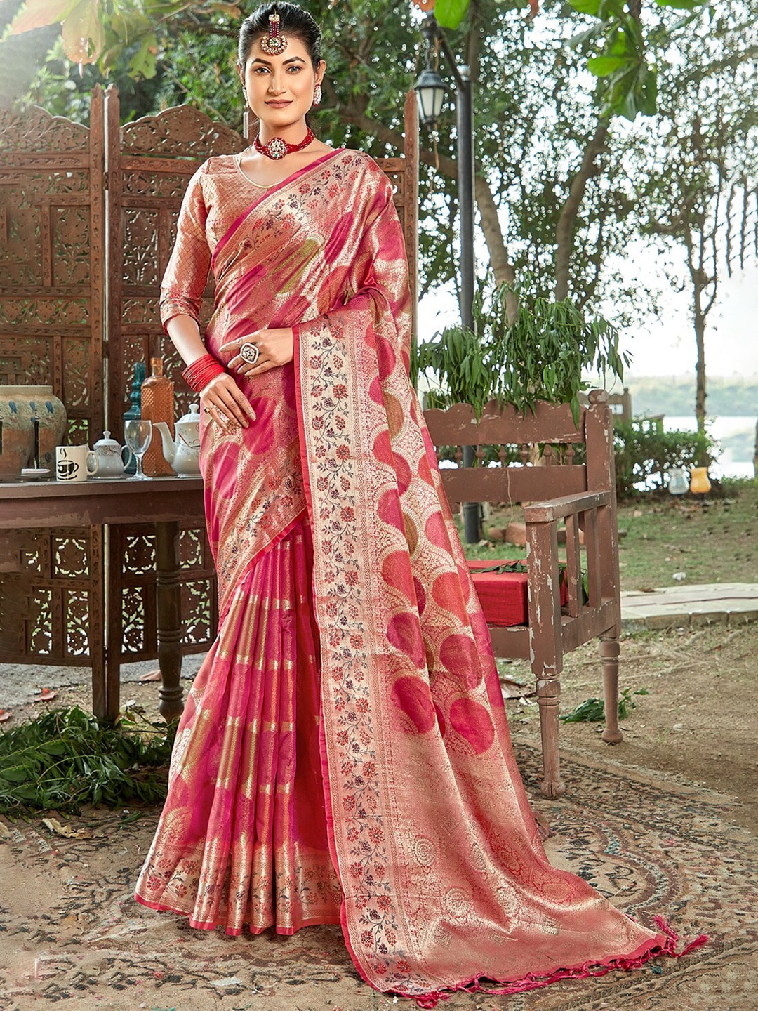 

Exclusiva Ethnic Motif Woven Design Zari Organza Saree, Pink