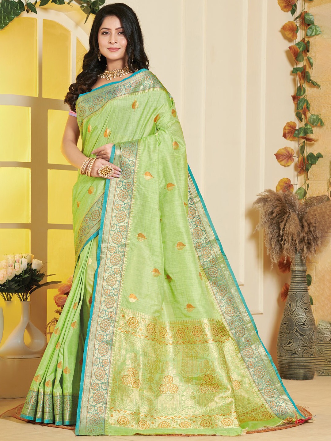 

Exclusiva Floral Woven Design Zari Banarasi Saree, Green