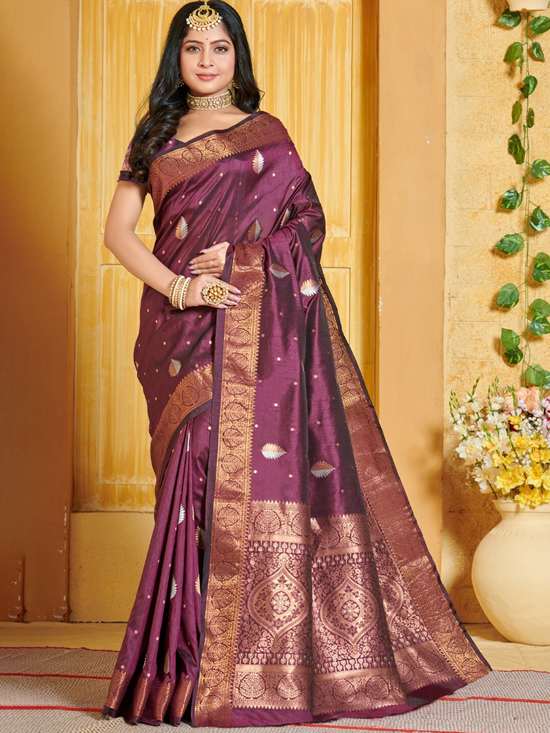 

Exclusiva Ethnic Motif Woven Design Zari Banarasi Saree, Purple