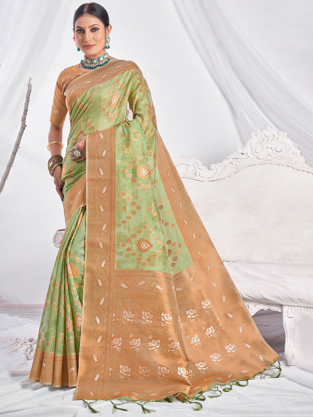 

Exclusiva Ethnic Woven Design Zari Organza Saree, Green