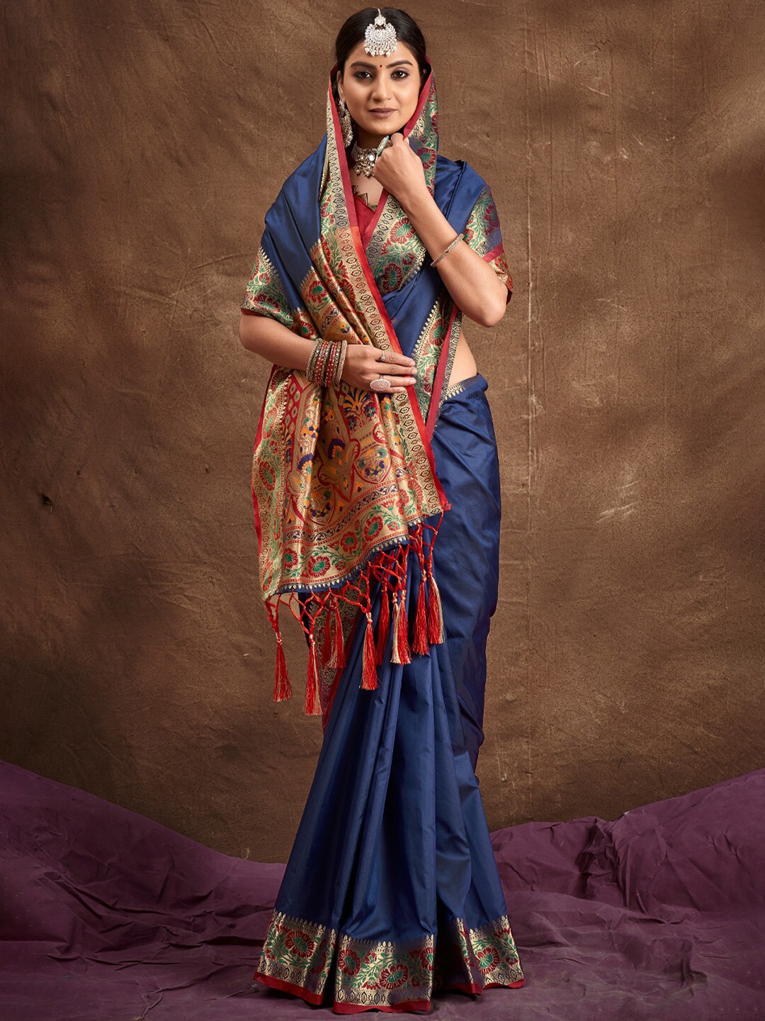 

Exclusiva Zari Banarasi Saree, Navy blue