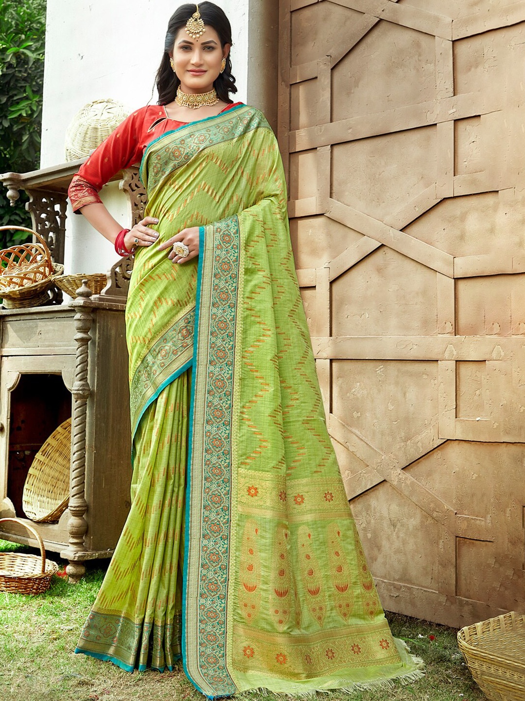 

Exclusiva Chevron Woven Design Saree, Green