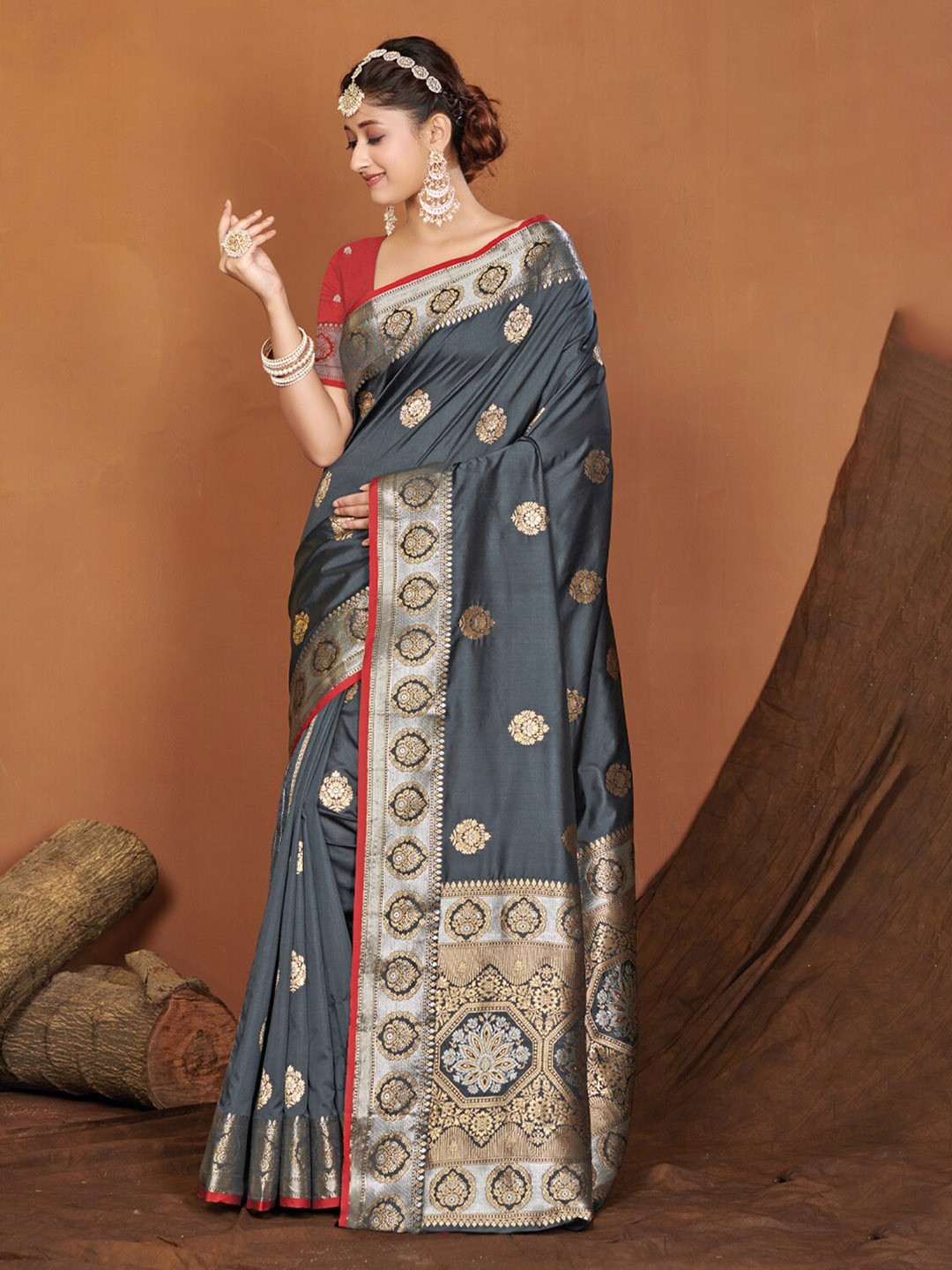 

Exclusiva Ethnic Motifs Woven Design Silk Blend Banarasi Saree, Grey