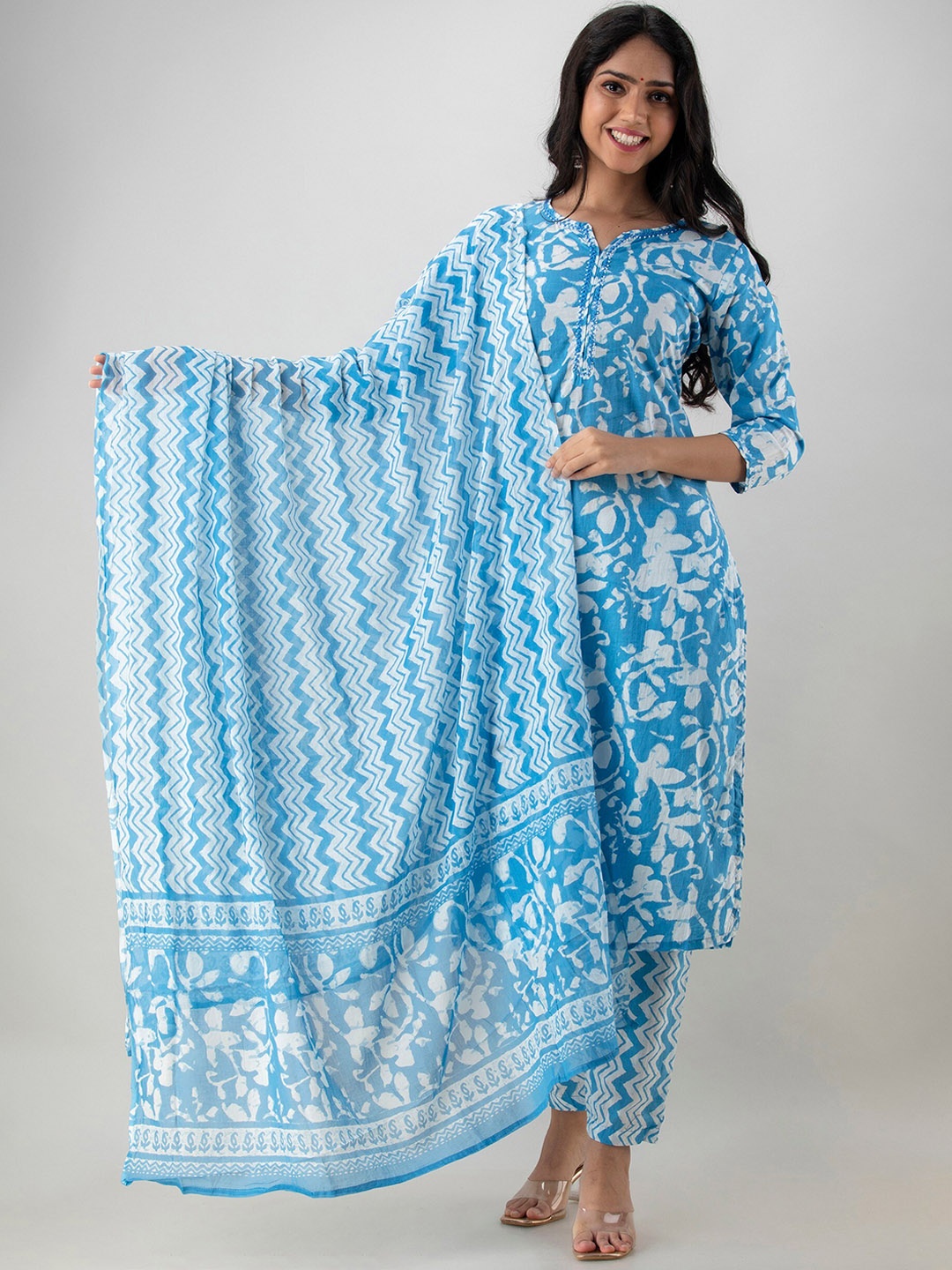 

Readiprint Fashions Floral Printed Pure Cotton Kurta with Trousers & Dupatta, Blue