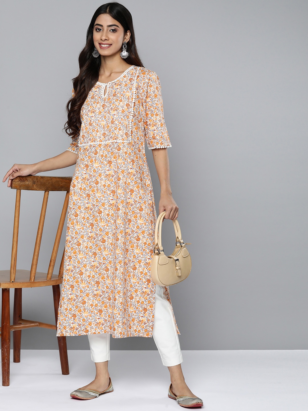 

HERE&NOW Women White & Pink Floral Printed Floral Kurta