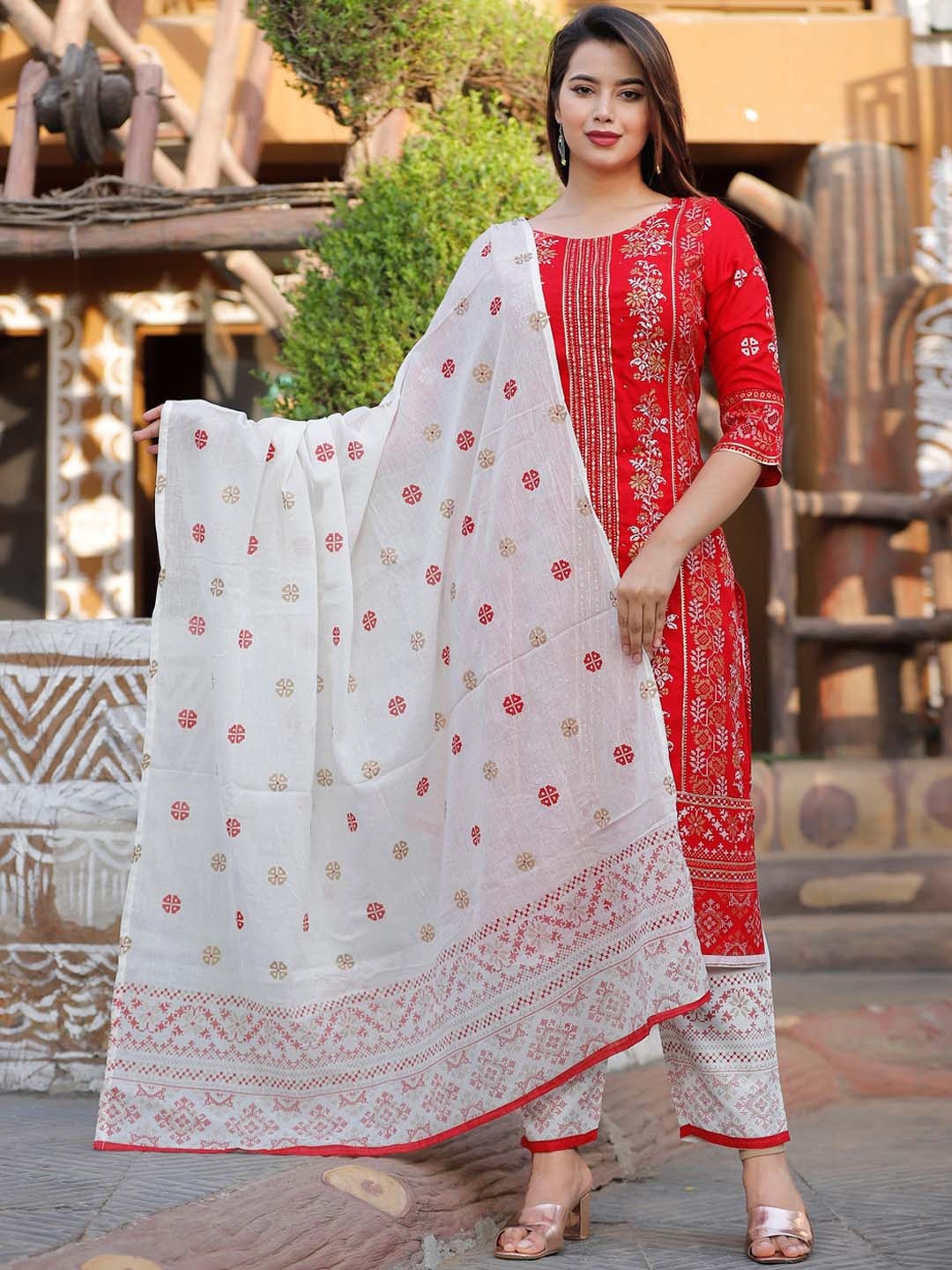 

TOULIN Floral Printed Sequinned Kurta with Trousers & With Dupatta, Red
