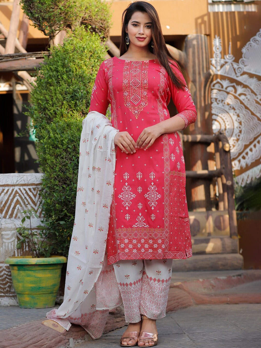 

TOULIN Ethnic Motifs Printed Thread Work Kurta with Trousers & With Dupatta, Pink