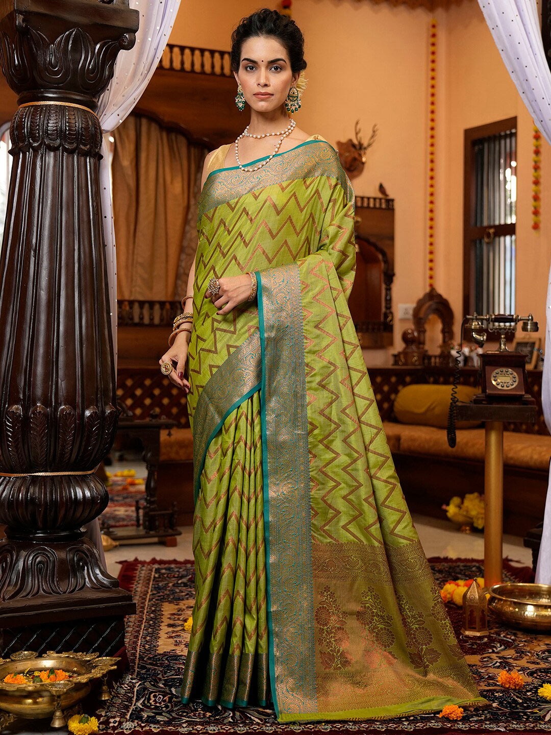 

Mitera Geometric Art Silk Zari Saree With Blouse Piece, Green