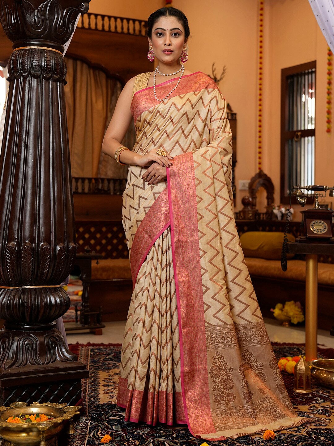 

Mitera Geometric Art Silk Zari Saree With Blouse Piece, Cream