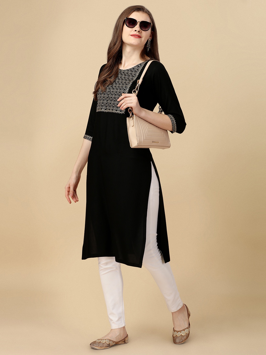 

GORGONE Round Neck Yoke Design Embroidery Straight Kurta, Black