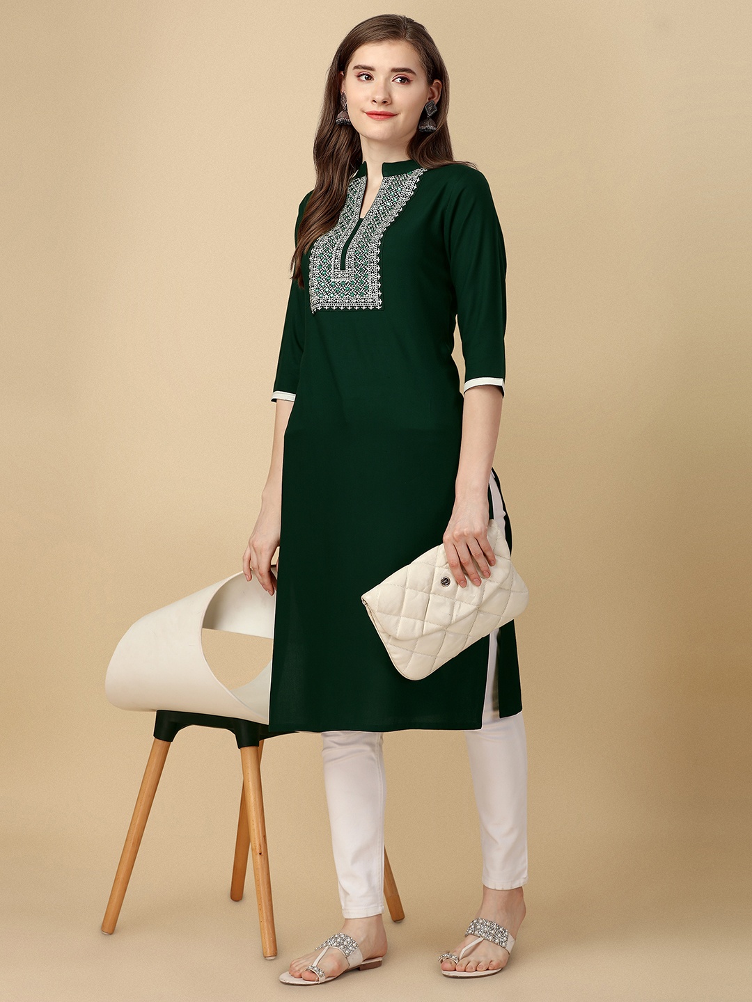 

GORGONE Mandarin Collar Embroidered Yoke Design Straight Kurta, Green