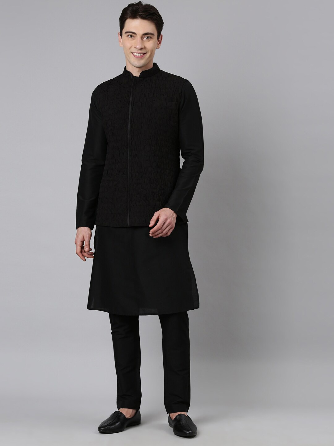 

TheEthnic.Co Mandarin Collar Kurta with Pyjamas With Self Design Nehru Jacket, Black