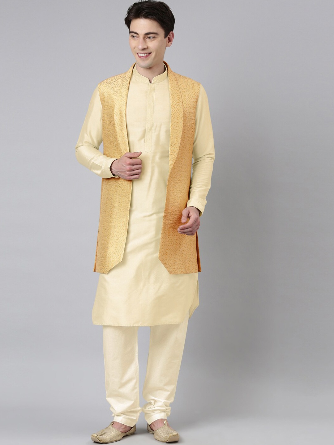 

TheEthnic.Co Mandarin Collar Kurta with Trousers With Printed Jacket, Gold