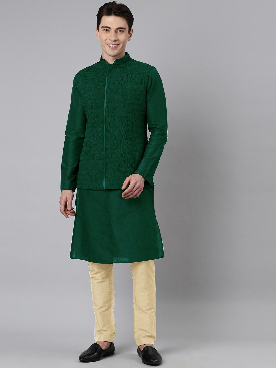 

TheEthnic.Co Mandarin Collar Kurta with Pyjamas With Self Design Nehru Jacket, Green