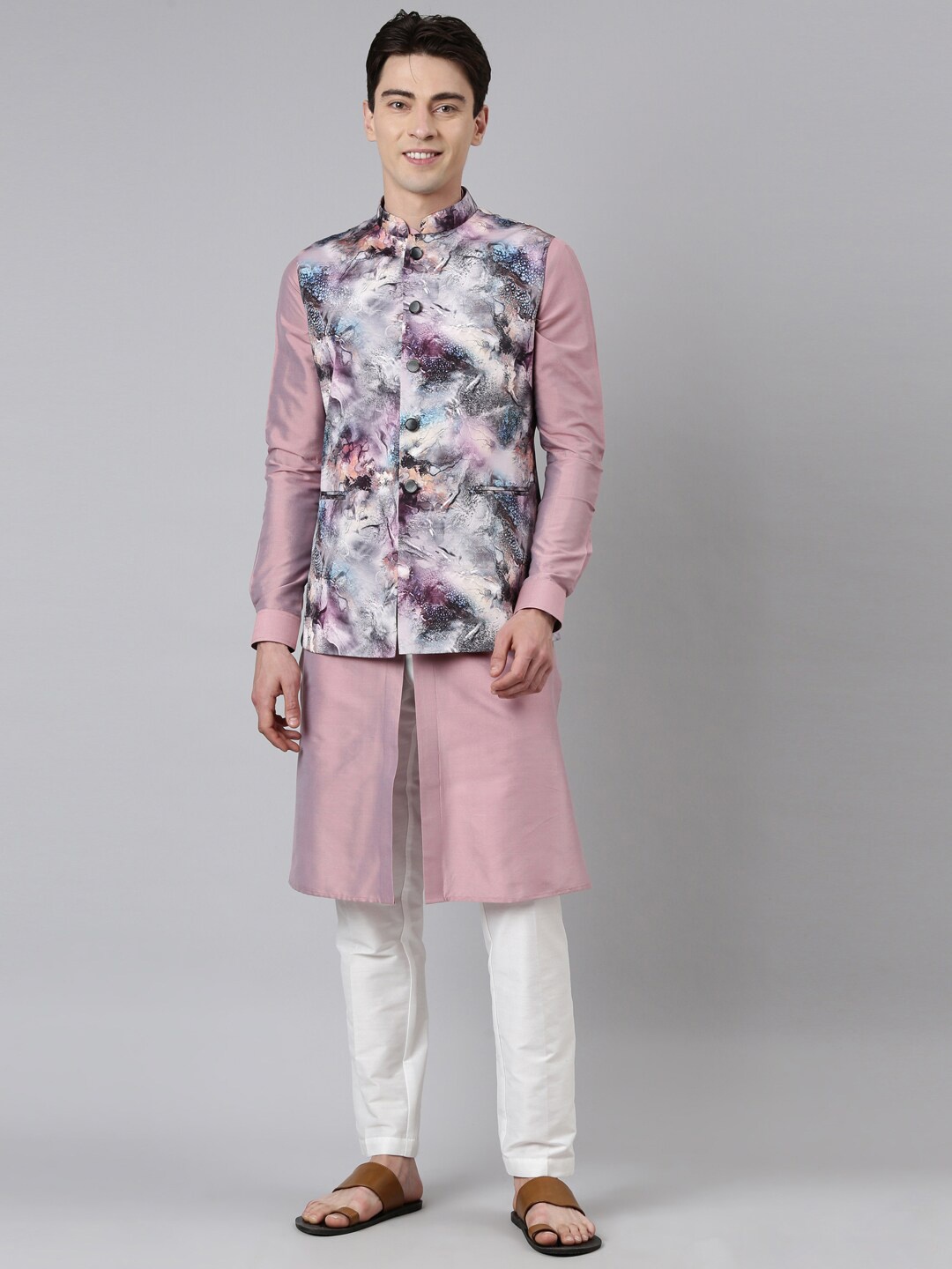 

TheEthnic.Co Mandarin Collar Regular Kurta With Pyjamas & Printed Nehru Jacket, Pink