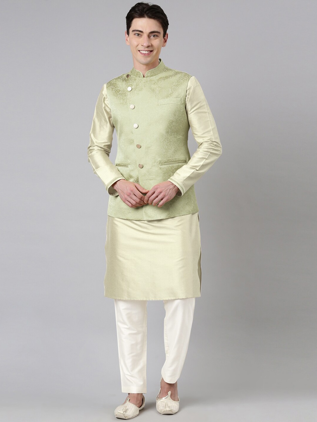 

TheEthnic.Co Mandarin Collar Kurta With Pyjamas & Woven Design Nehru Jacket, Green