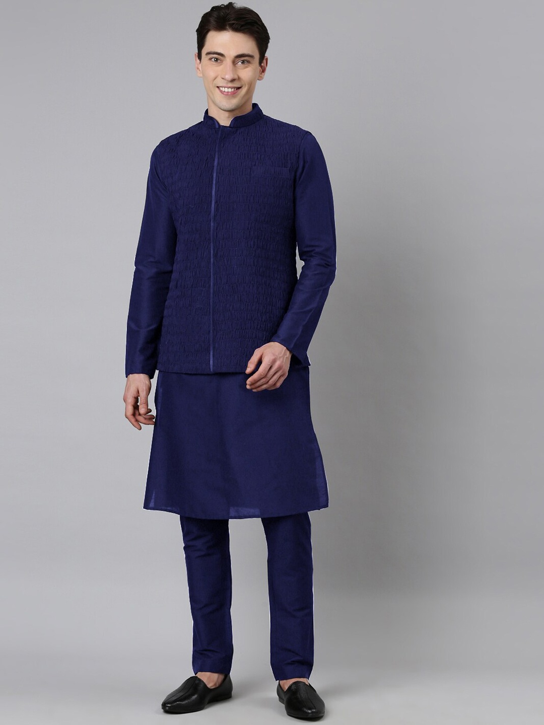 

TheEthnic.Co Mandarin Collar Kurta with Pyjamas With Self Design Nehru Jacket, Navy blue