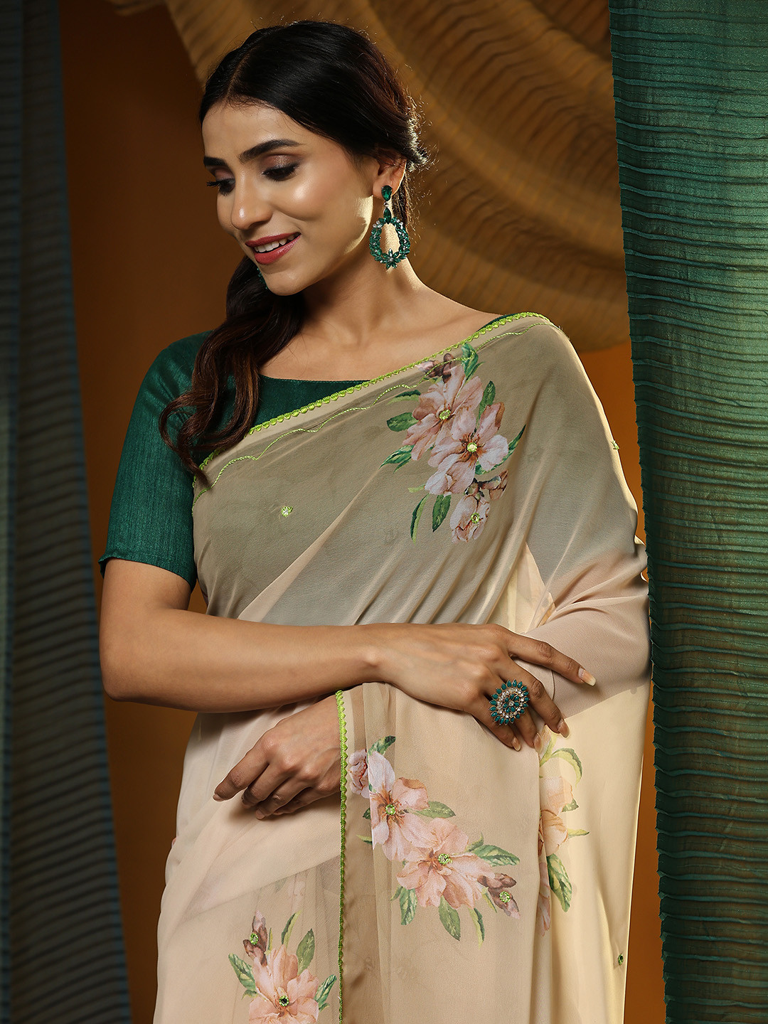 

Vastrasky Global Floral Printed Pure Georgette Saree, Cream