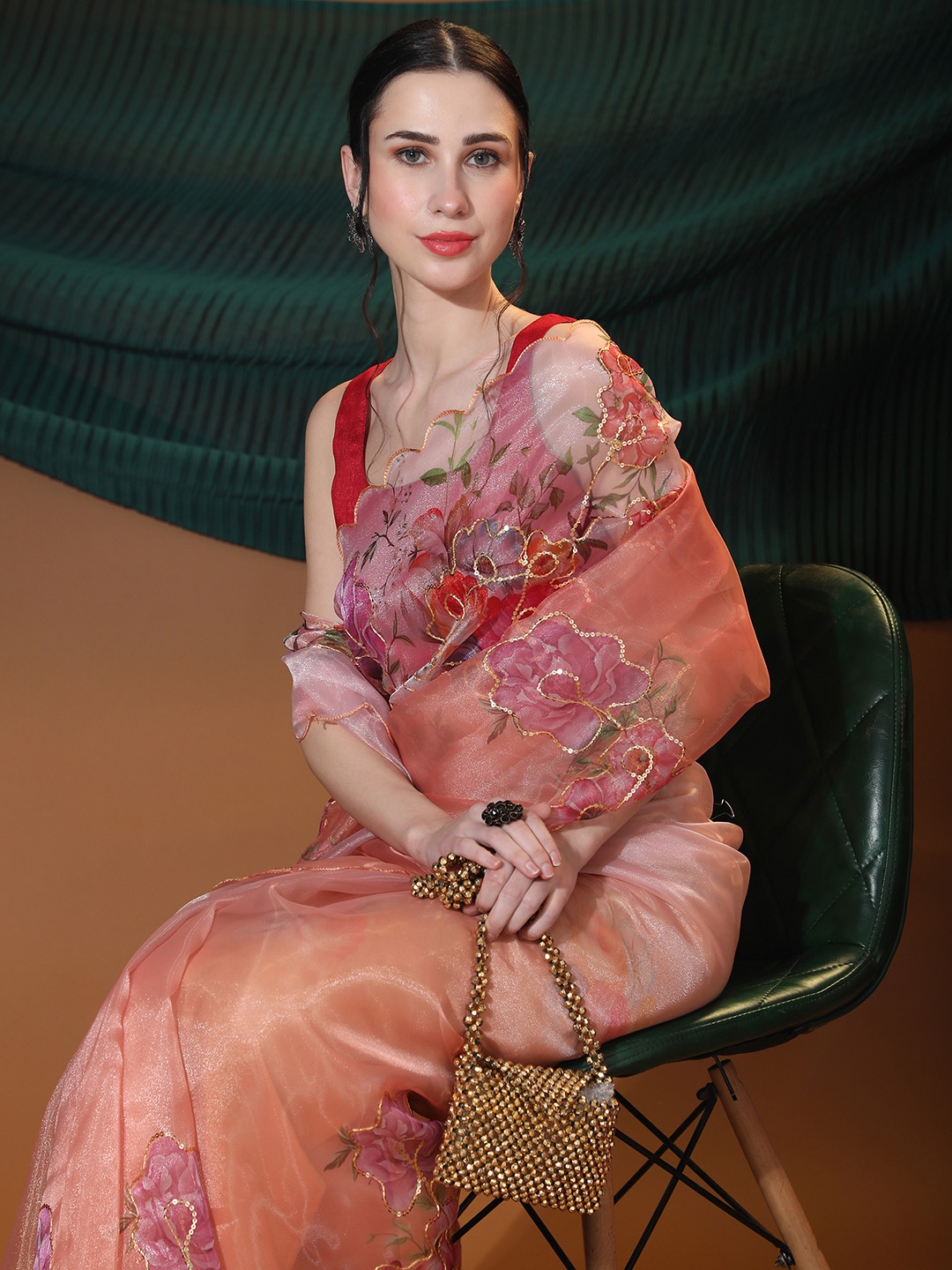 

Vastrasky Global Floral Printed Sequinned Organza Saree, Peach