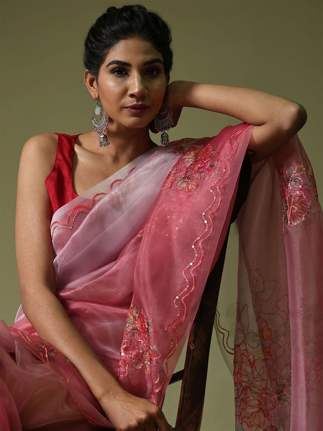 

Vastrasky Global Floral Printed Sequinned Organza Saree, Pink