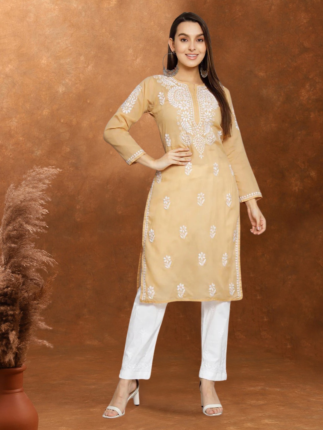 

PARAMOUNT CHIKAN Ethnic Motifs Embroidered Notched Neck Chikankari Kurta, Beige