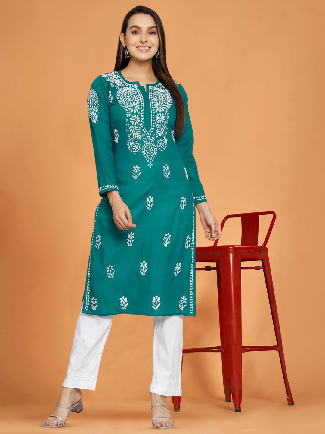 

PARAMOUNT CHIKAN Ethnic Motifs Embroidered Notched Neck Chikankari Kurta, Green