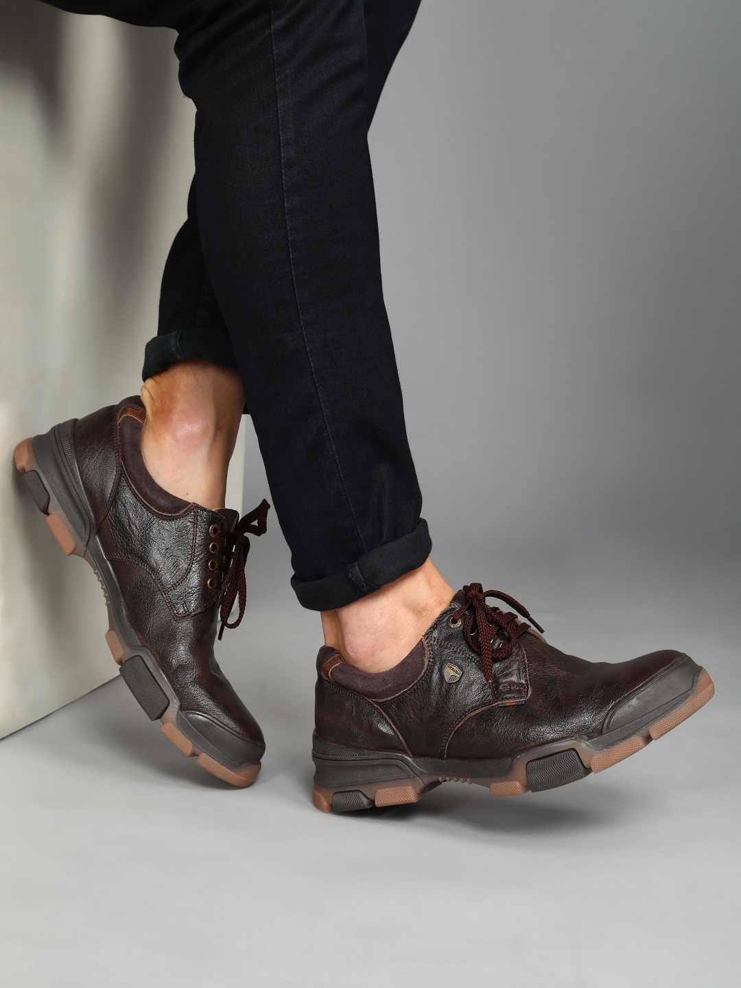 

Buckaroo Men Textured Leather Derbys, Brown