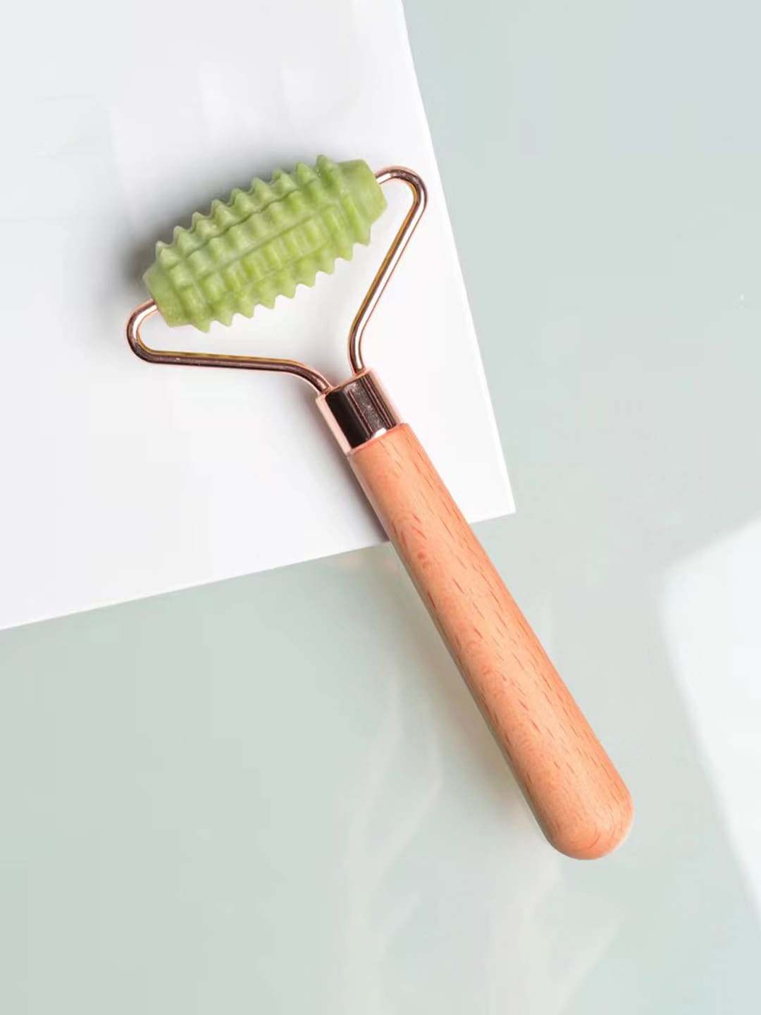 

Arzari Wooden Handle Jade Roller, Brown