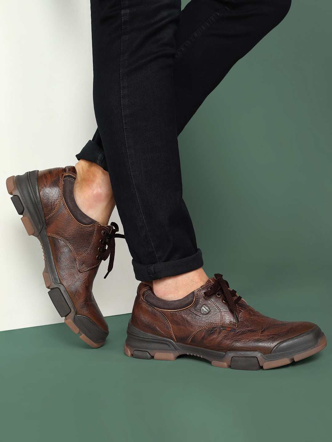 

Buckaroo Men Textured Leather Derbys, Brown